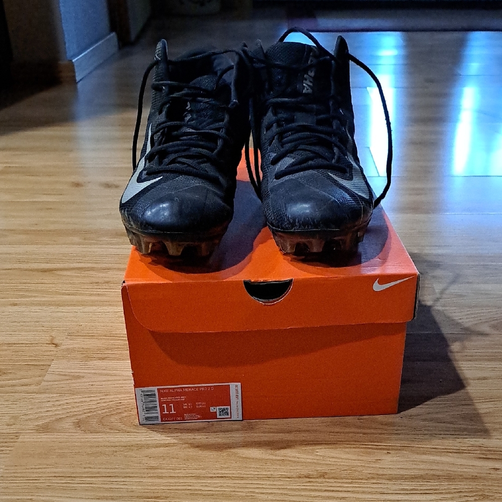 Nike Size 11 Football Cleats Alpha Menance Pro 2D